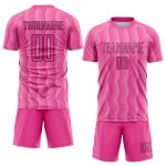 Benutzerdefiniertes rosa hellrosa-schwarzes geometrisches Sublimations-Fußballuniformtrikot