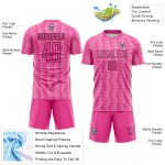 Benutzerdefiniertes rosa hellrosa-schwarzes geometrisches Sublimations-Fußballuniformtrikot